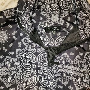 Rue21 Cropped Wind jacket EUC